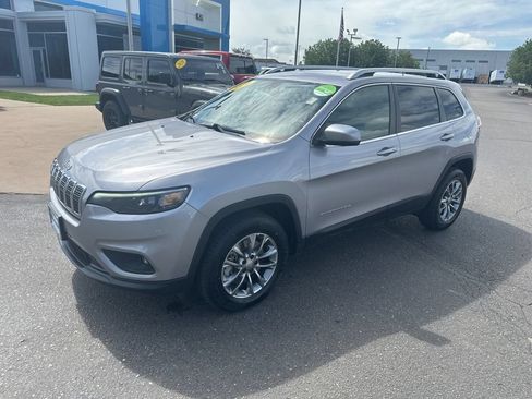 Used 2019 Jeep Cherokee Latitude Plus w/ Comfort/Convenience Group AWD/4WD image 33