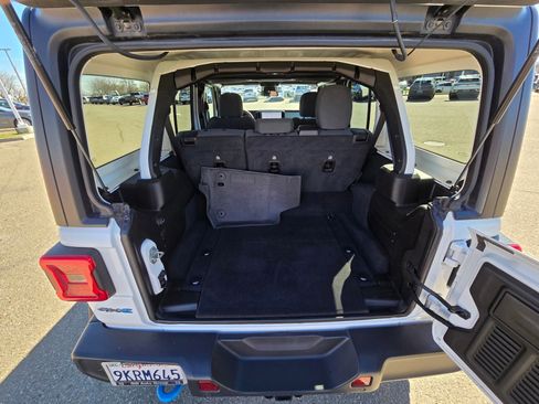 Used 2024 Jeep Wrangler Unlimited image 9