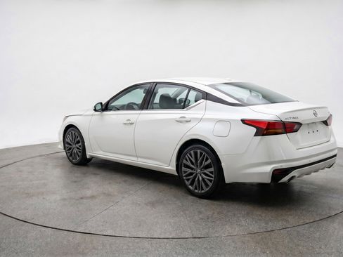 Used 2025 Nissan Altima 2.5 SV FWD image 6