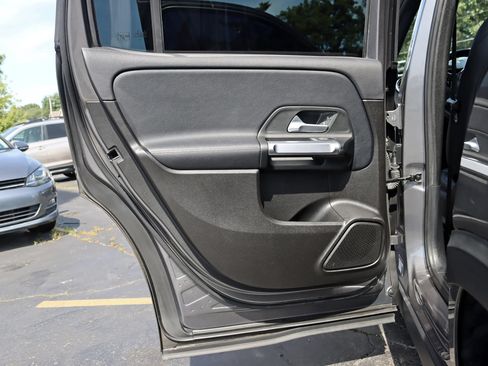 Used 2020 Mercedes-Benz GLB 250 4MATIC image 35