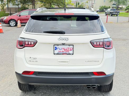 Used 2018 Jeep Compass Limited AWD/4WD image 5