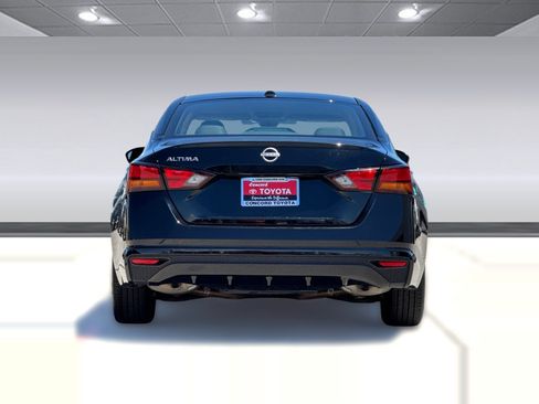 Used 2025 Nissan Altima 2.5 SV FWD image 10
