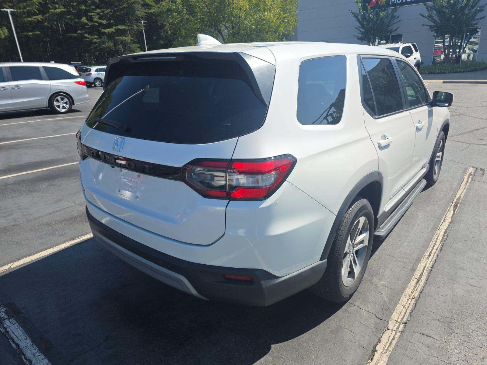 Used 2023 Honda Pilot EX-L image 3