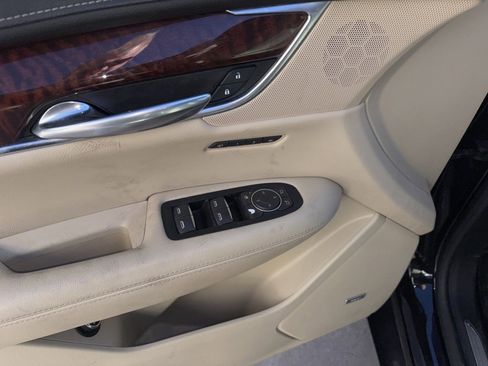 Used 2018 Cadillac XT5 Luxury w/ Driver Awareness Package image 11