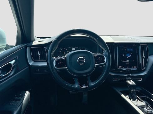 Used 2018 Volvo XC60 T5 R-Design w/ Convenience Package image 22