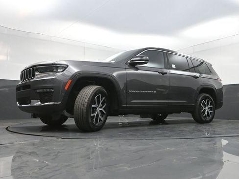 Used 2024 Jeep Grand Cherokee L Limited w/ Luxury Tech Group II image 31