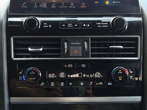 Used 2023 INFINITI QX80 Sensory w/ All-Season Package AWD/4WD image 12