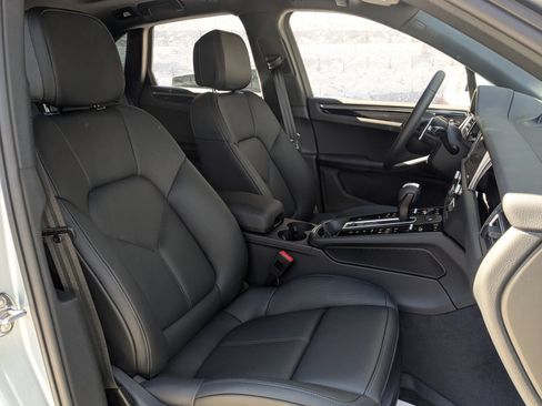 New 2026 Porsche Macan AWD/4WD image 25