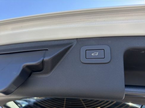 New 2026 Land Rover Discovery Sport Landmark image 17