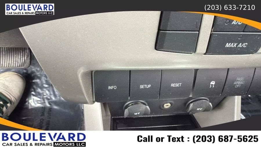 Used 2010 Ford Focus SE FWD image 16