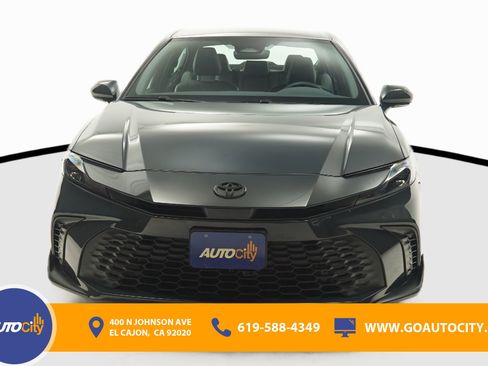 Used 2025 Toyota Camry SE w/ Convenience Package image 4