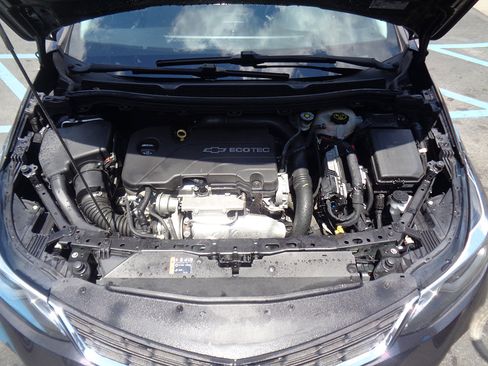 Used 2017 Chevrolet Cruze LT w/ Convenience Package image 9