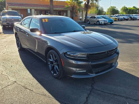 Used 2017 Dodge Charger SXT w/ Blacktop Package RWD image 7