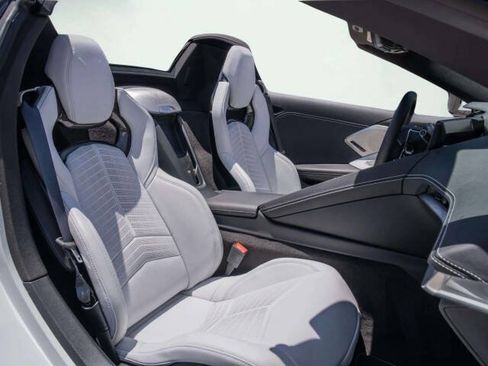Used 2024 Chevrolet Corvette Z06 RWD image 12