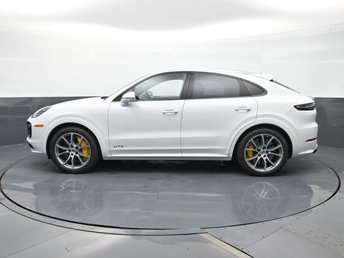 Used 2022 Porsche Cayenne GTS AWD/4WD image 2