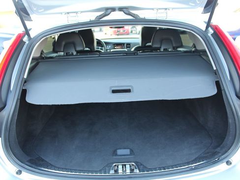 Used 2018 Volvo V60 T5 Cross Country image 32