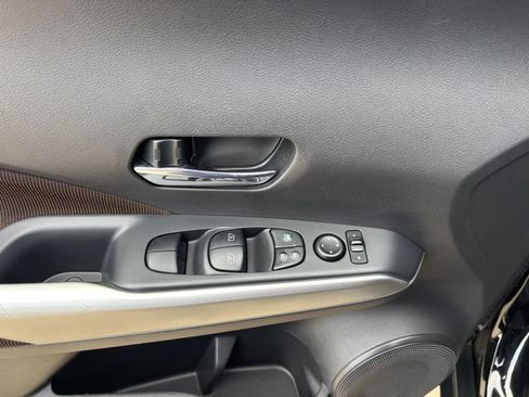 Used 2020 Nissan Kicks SR image 12