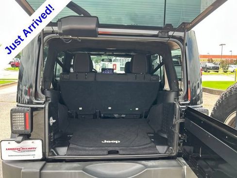 Used 2016 Jeep Wrangler Unlimited Rubicon w/ Connectivity Group AWD/4WD image 29