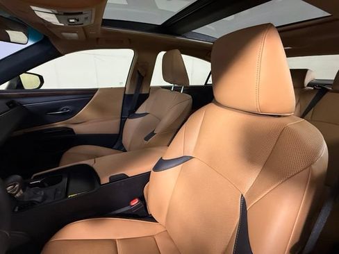 Used 2025 Lexus ES 350 w/ Premium Package FWD image 5