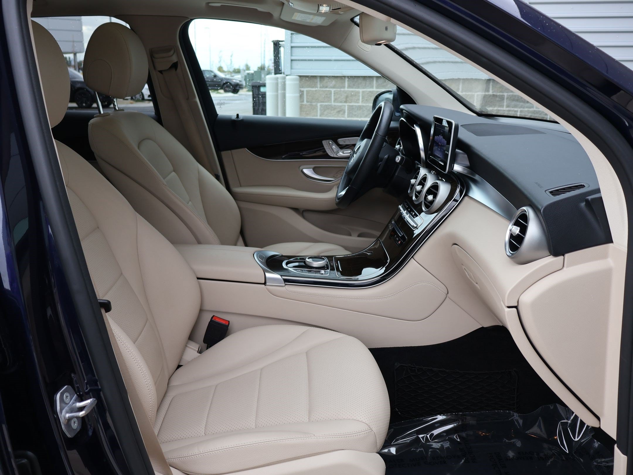 Used 2019 Mercedes-Benz GLC 300 4MATIC image 32