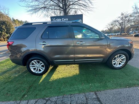 Used 2015 Ford Explorer XLT w/ Equipment Group 202A image 8