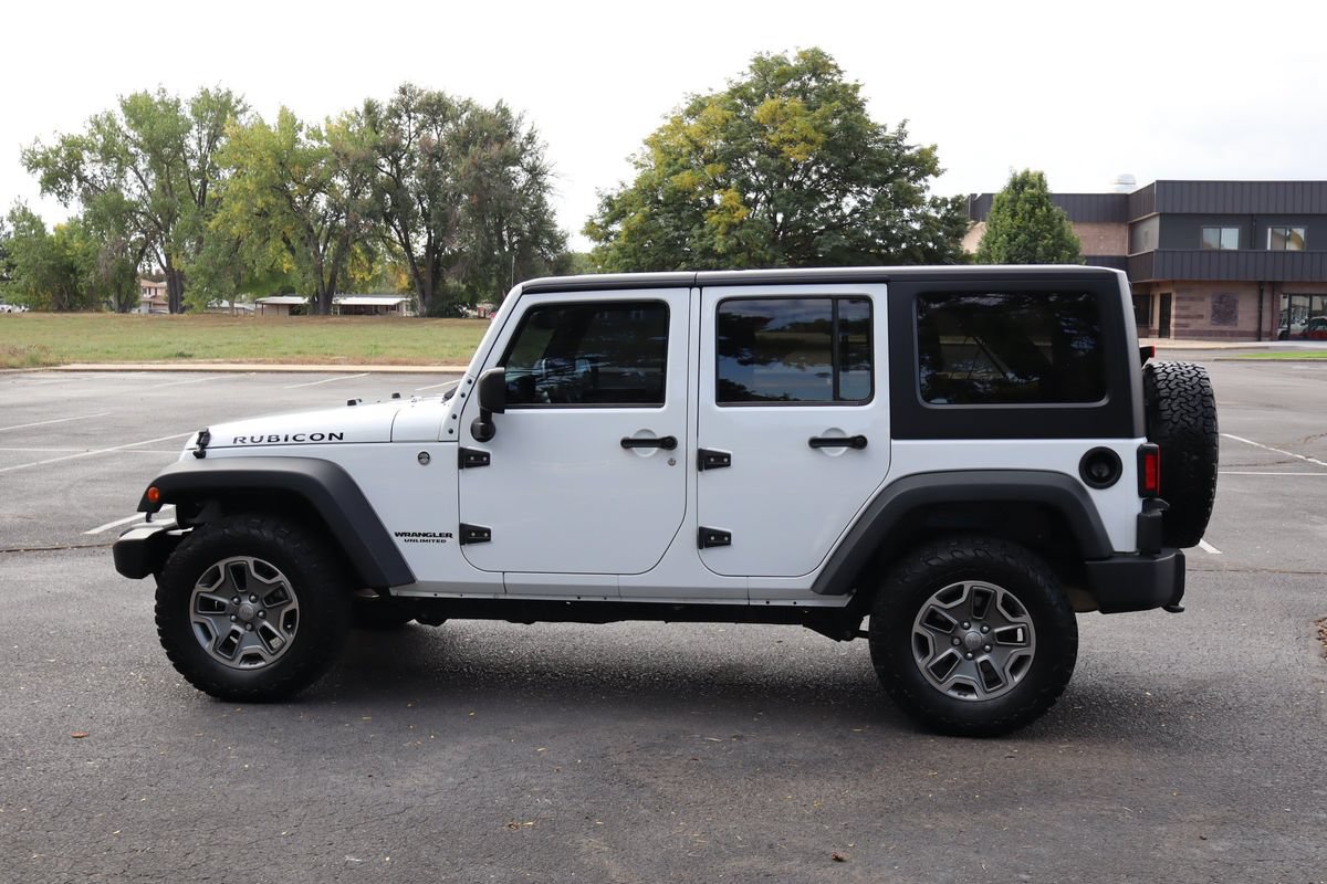 Used 2015 Jeep Wrangler Unlimited Rubicon w/ Connectivity Group AWD/4WD image 9