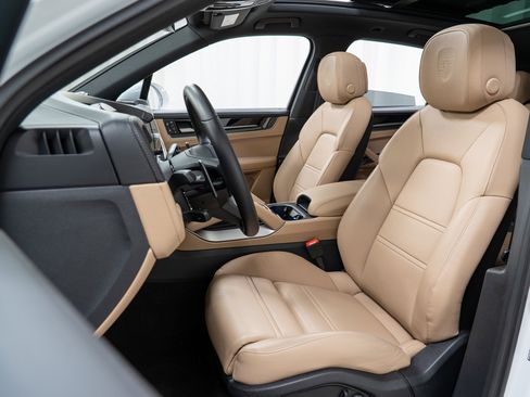 Certified 2024 Porsche Cayenne image 16