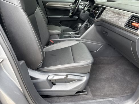 Used 2020 Volkswagen Atlas Cross Sport SE FWD image 13