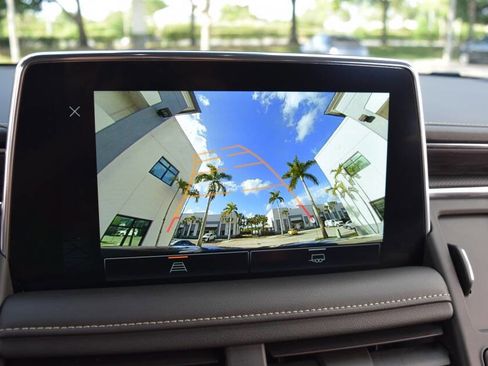 Used 2023 GMC Yukon XL SLT image 61