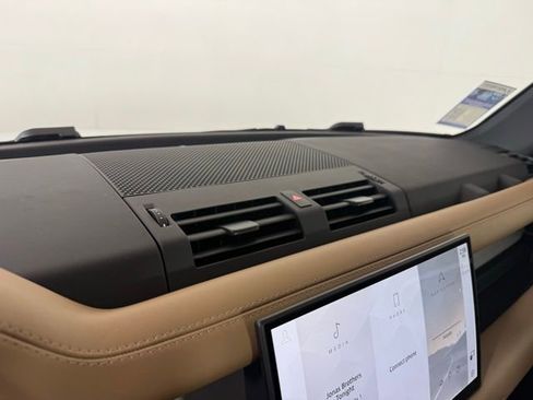 Used 2025 Land Rover Defender 110 S image 28
