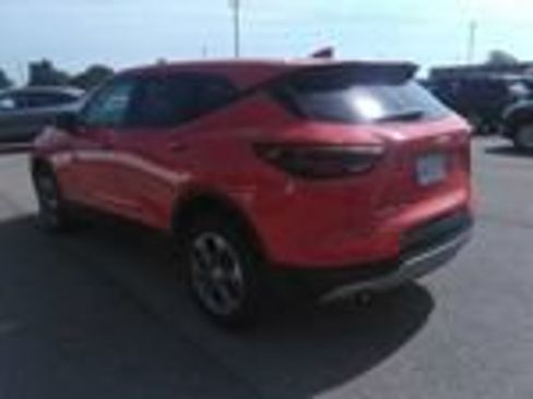 Used 2025 Chevrolet Blazer LT AWD/4WD image 3