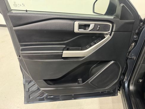 Used 2022 Ford Explorer XLT AWD/4WD image 16