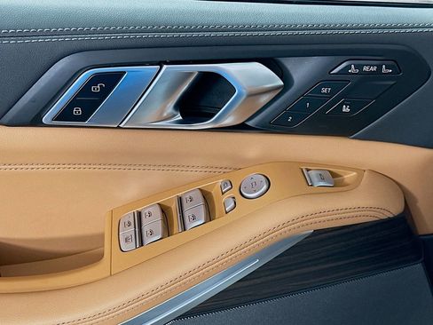 Used 2025 BMW X7 xDrive40i image 18