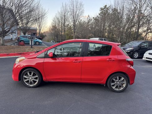 Used 2012 Toyota Yaris SE image 2