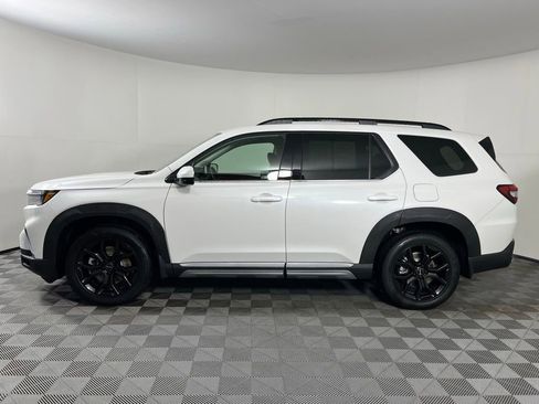 Certified 2025 Honda Pilot Touring image 2