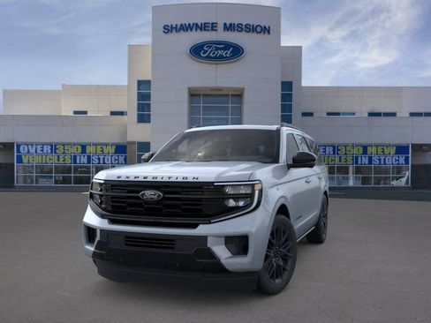 New 2026 Ford Expedition Platinum AWD/4WD image 2