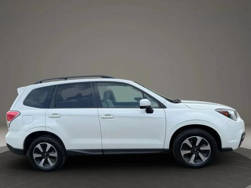 Used 2017 Subaru Forester 2.5i Premium AWD/4WD image 3