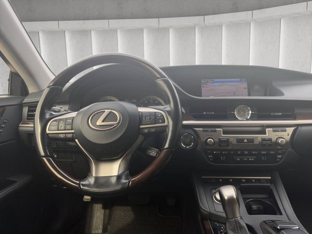 Used 2016 Lexus ES 350 w/ Ultra Luxury Package FWD image 13
