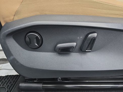 Used 2023 Volkswagen Tiguan SE image 20