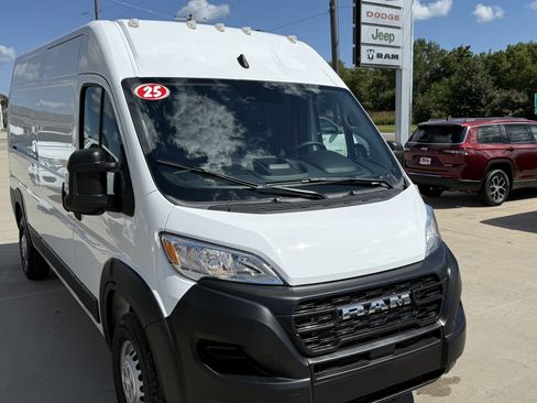 Used 2025 RAM ProMaster 2500 w/ Convenience Group image 24