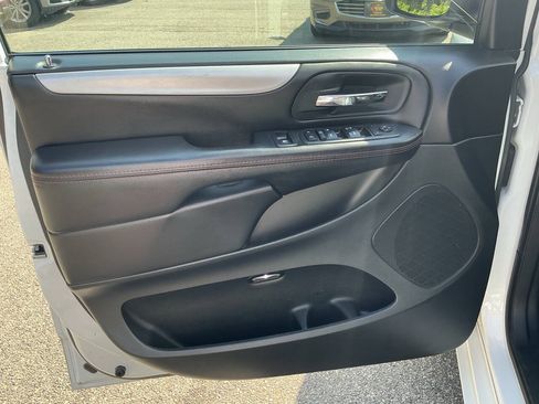 Used 2018 Dodge Grand Caravan GT FWD image 15