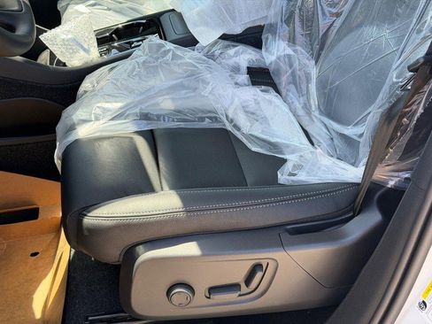 New 2026 Volvo XC40 B5 Plus w/ Protection Package Premier AWD/4WD image 15