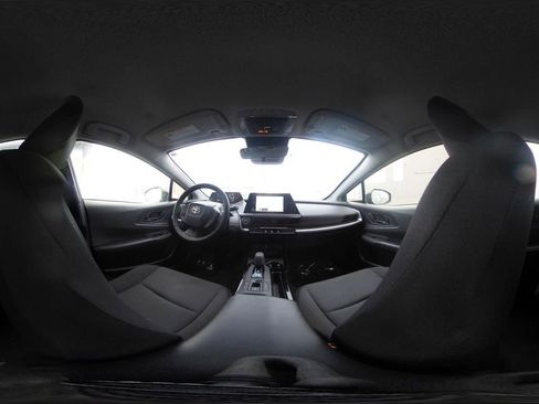 Used 2025 Toyota Prius LE image 36