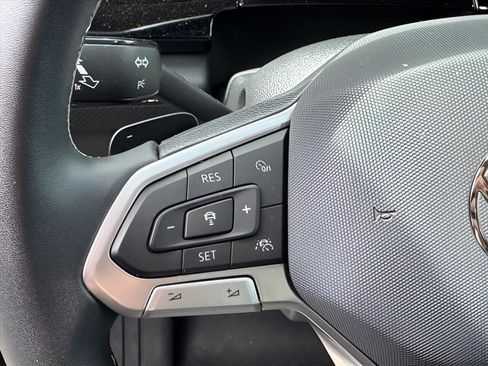 Used 2024 Volkswagen Atlas SE FWD image 21