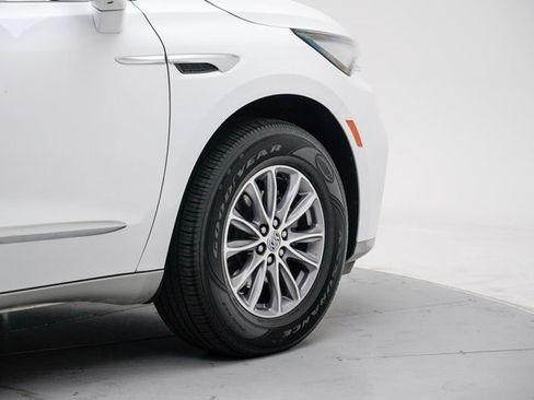 Used 2024 Buick Enclave Premium image 11