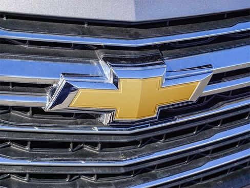 Used 2023 Chevrolet Traverse LT image 11