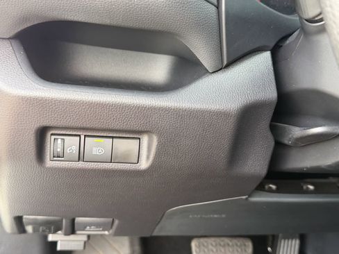 Used 2025 Toyota RAV4 LE AWD/4WD image 18