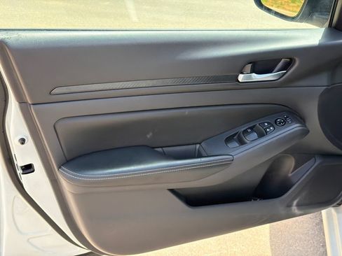 Used 2025 Nissan Altima 2.5 SV FWD image 10