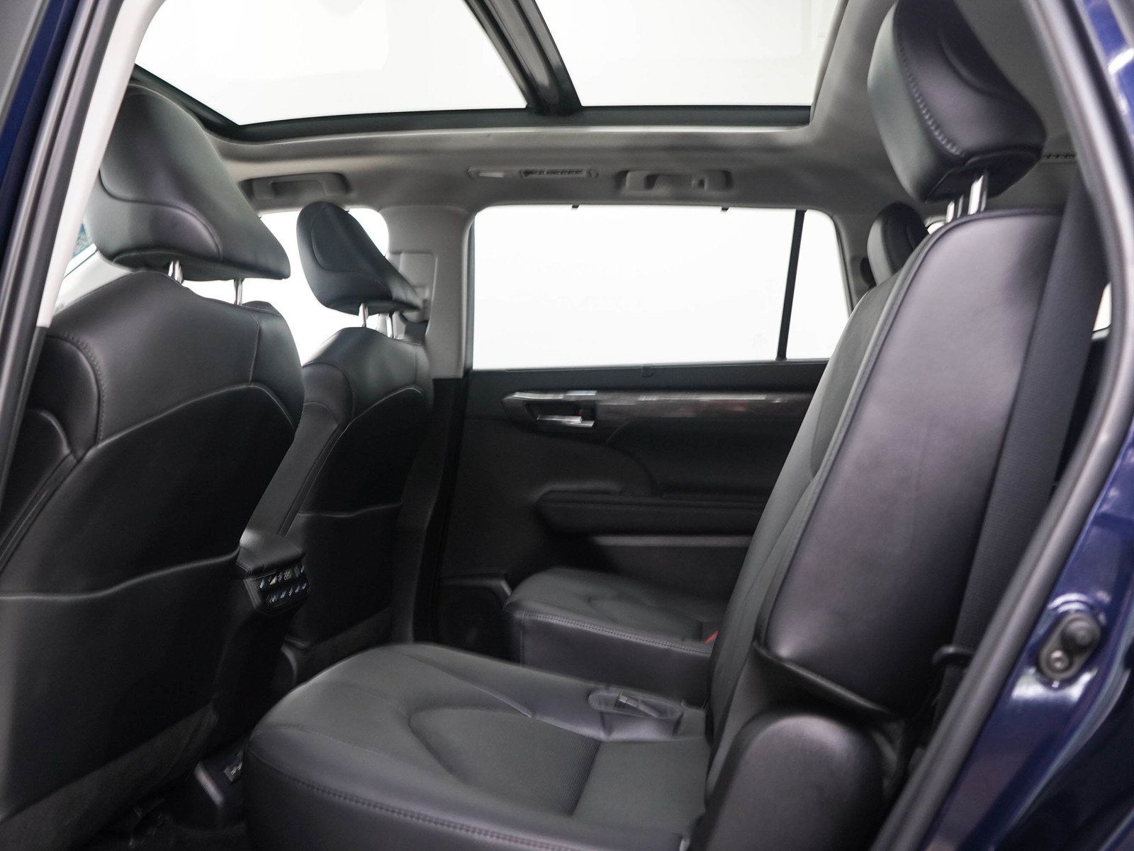 Used 2023 Toyota Highlander Platinum AWD/4WD image 17