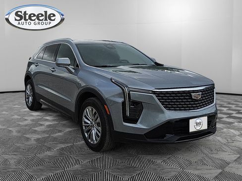Used 2025 Cadillac XT4 Premium Luxury FWD image 7